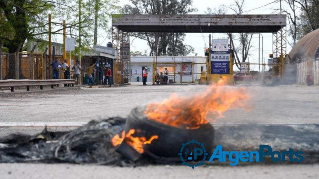 Conflicto en Rosario: estibadores ahora paran en las terminales del sur