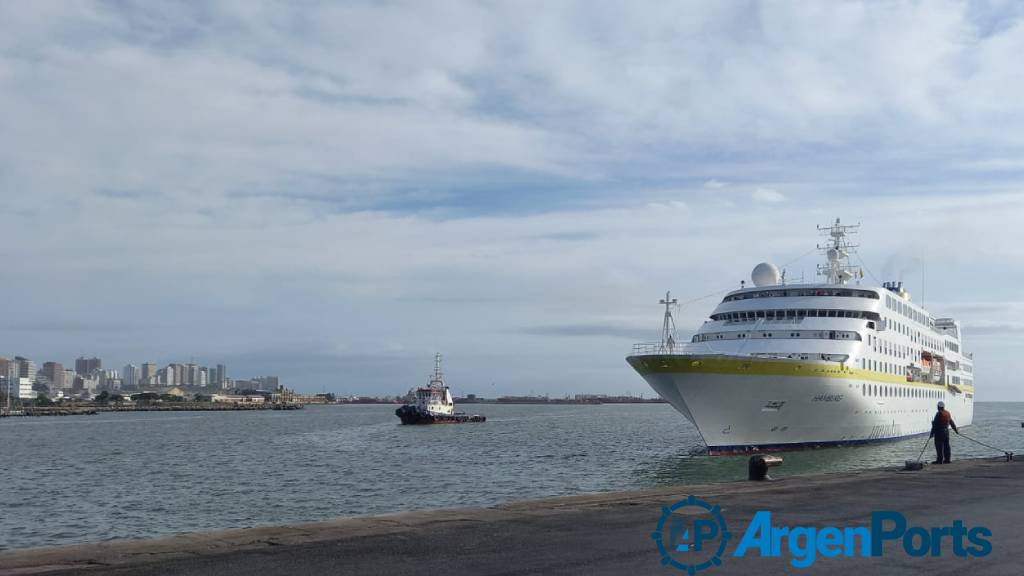 Con 260 pasajeros, el crucero Hamburg amarró en el puerto de Mar del Plata