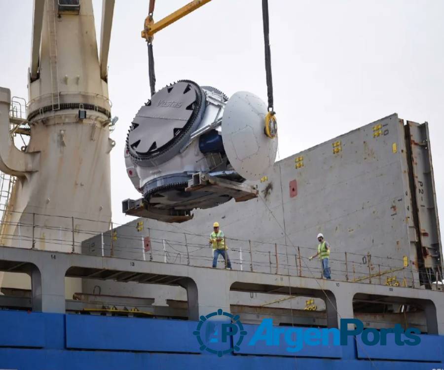 Nueva descarga de aerogeneradores en el puerto de Bahía Blanca