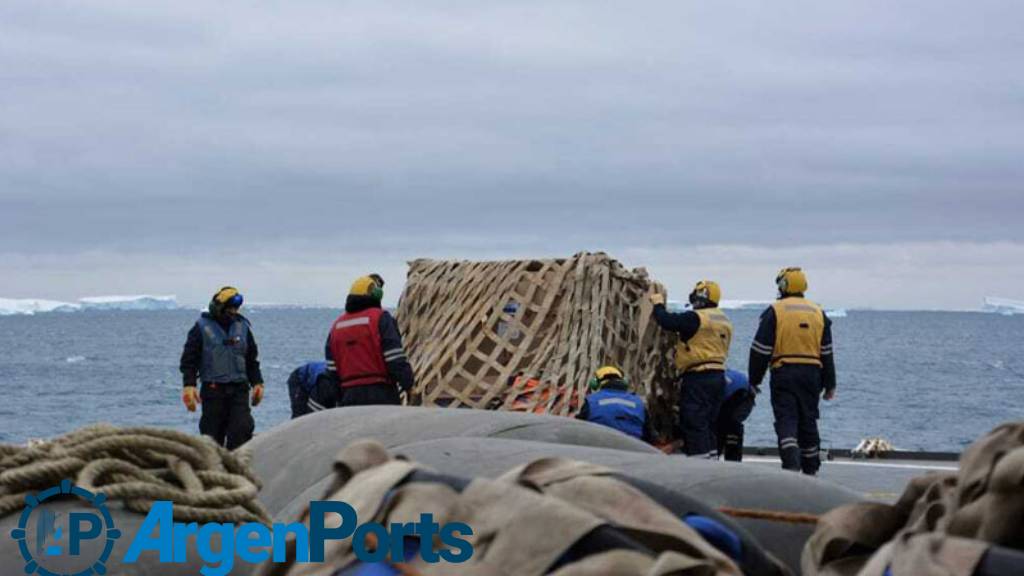 El rompehielos ARA “Almirante Irízar” reabasteció Marambio