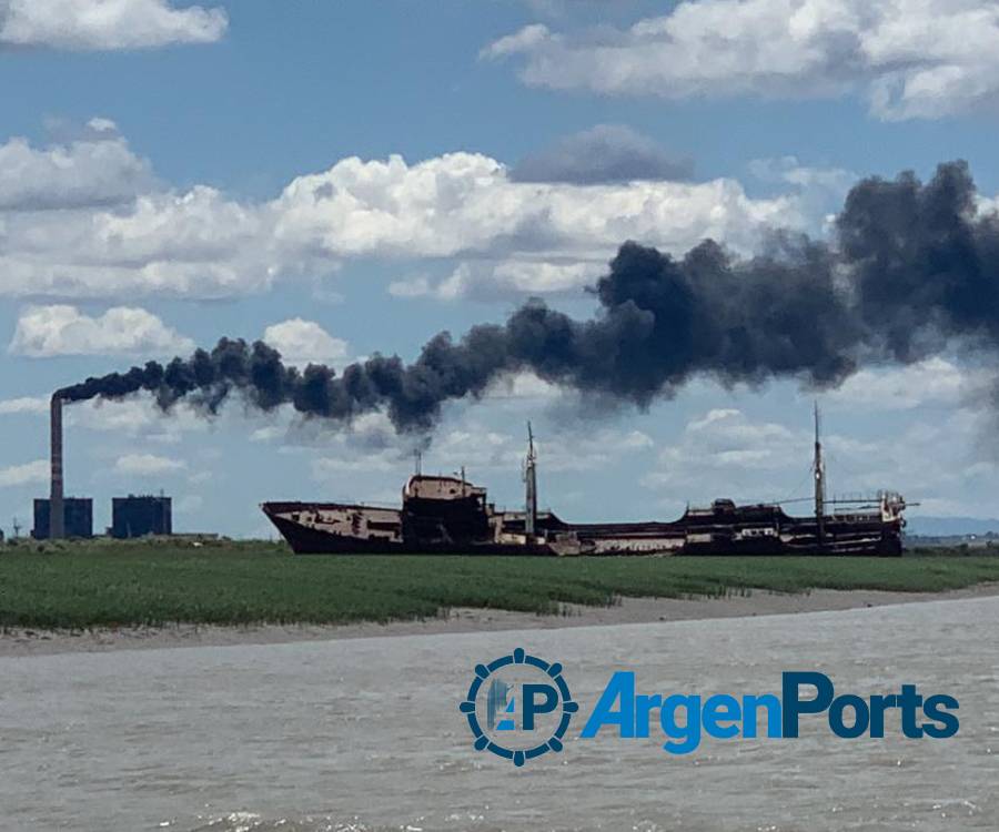 Video: tremenda humareda en una de las centrales termoeléctricas de Bahía Blanca