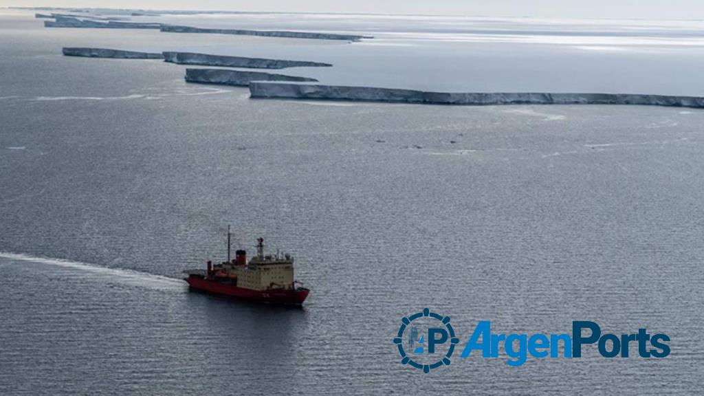 El rompehielos "Irízar” logró superar un témpano gigante y sigue rumbo a la base Belgrano II