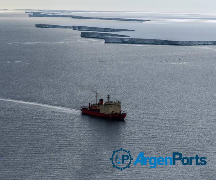 El rompehielos "Irízar” logró superar un témpano gigante y sigue rumbo a la base Belgrano II