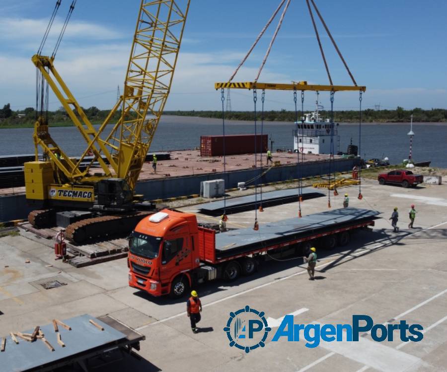 Granos y chapas de acero generan movimiento en el puerto de Santa Fe