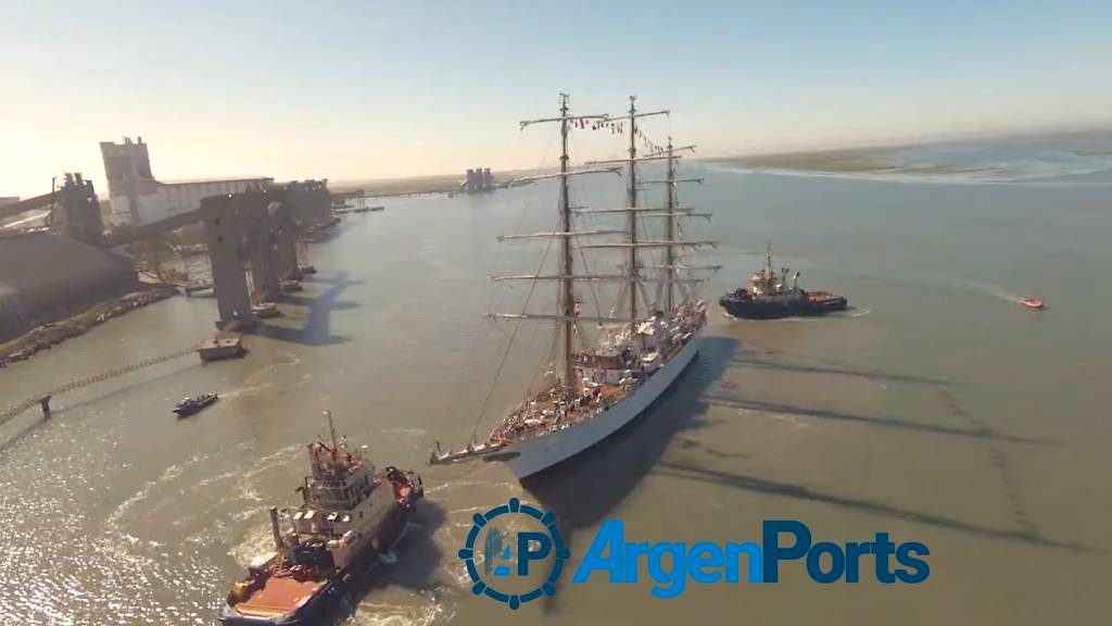 En video y fotos: la emotiva llegada de la fragata Libertad al puerto de Bahía Blanca