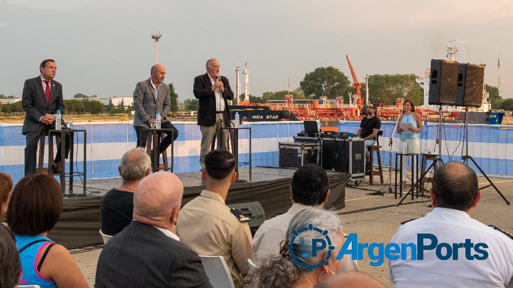 La Plata: acto en conmemoración de la repatriación del sable corvo de San Martín