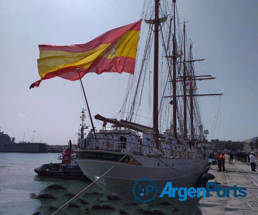 Buenos Aires: arribó el buque escuela español Juan Sebastián de Elcano