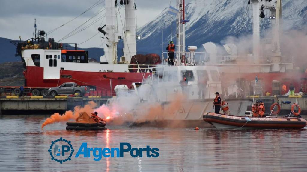 En fotos: simulacro de Prefectura en aguas de la Bahía Ushuaia