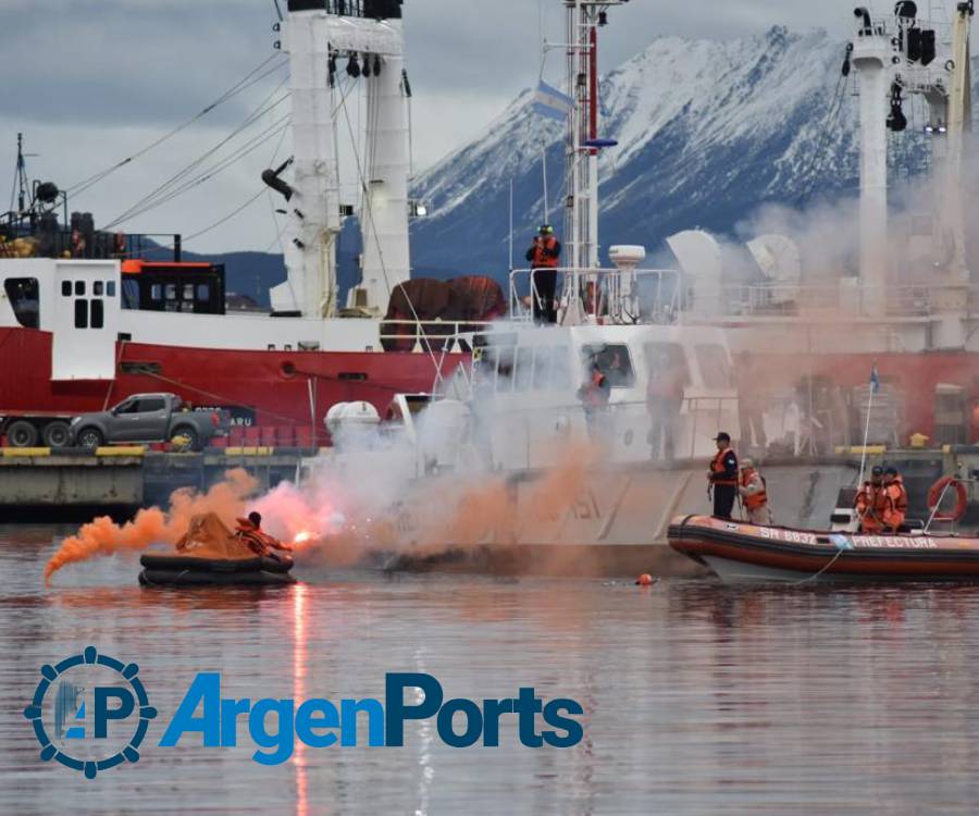 En fotos: simulacro de Prefectura en aguas de la Bahía Ushuaia