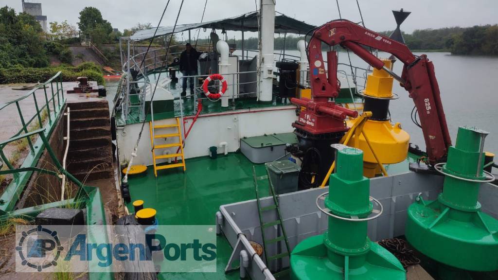 Un balizador del Estado argentino ya trabaja en aguas del río Uruguay