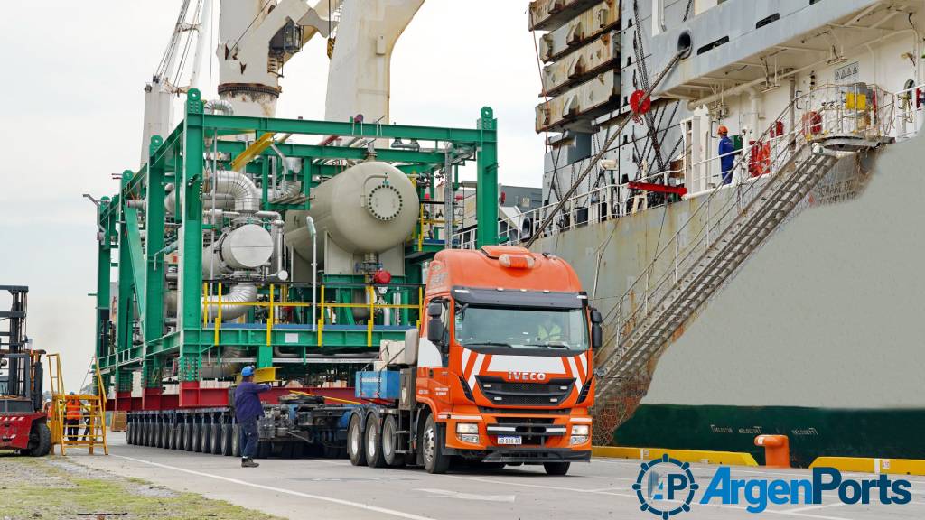 En fotos: espectacular movimiento de carga en el puerto de Dock Sud