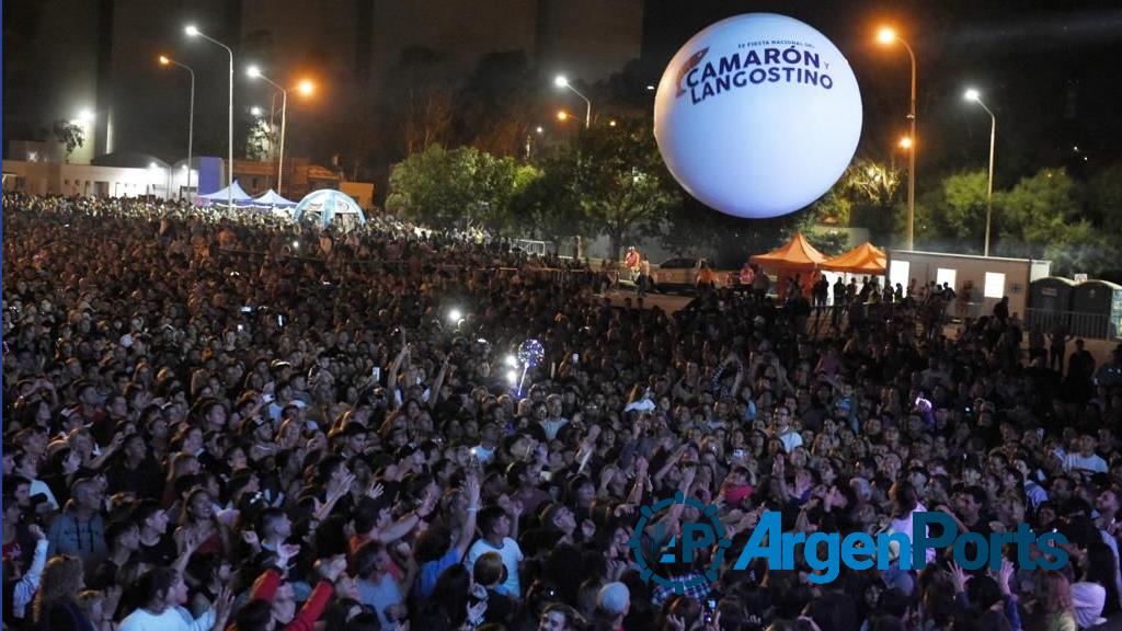 Más de 100.000 personas en la primera jornada de la Fiesta del Camarón y Langostino