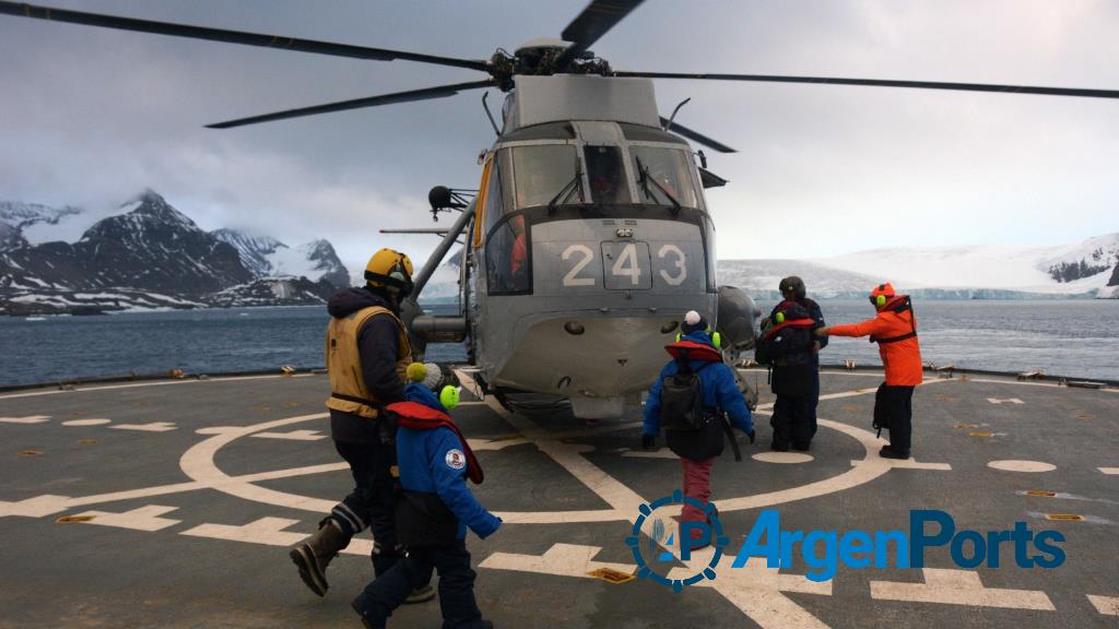 El rompehielos “Almirante Irízar” llegó con seis familias a la Base Conjunta Esperanza