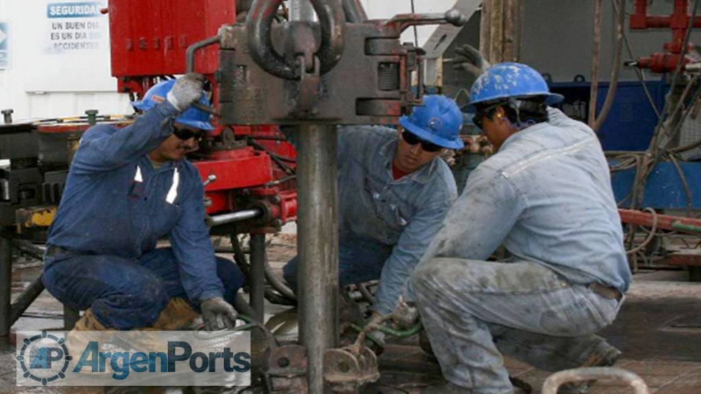 Petroleros estatales acuerdan aumento del 23% para el tramo abril-junio