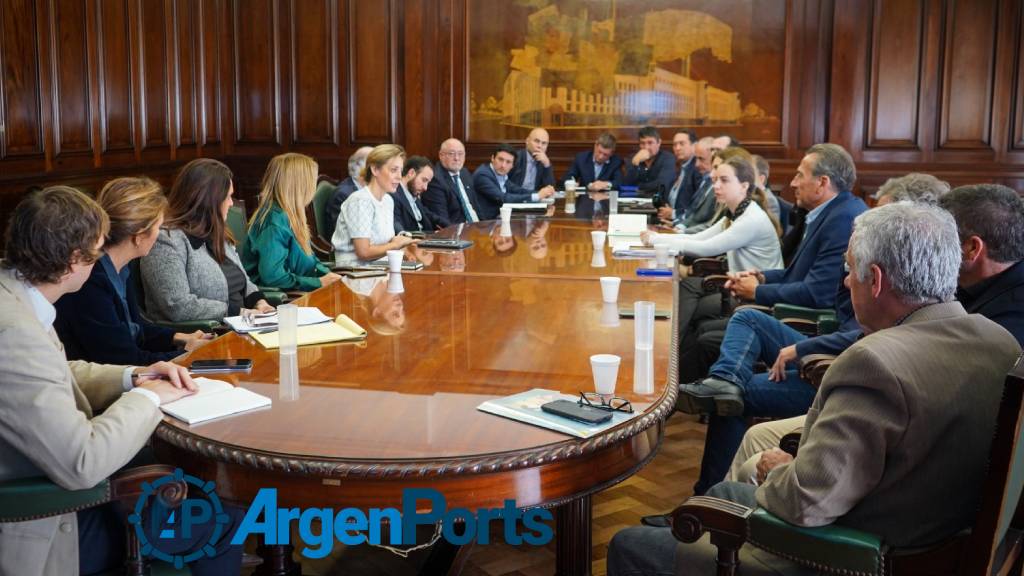 Destacan la importancia de capacitar trabajadores para la actividad petrolera offshore