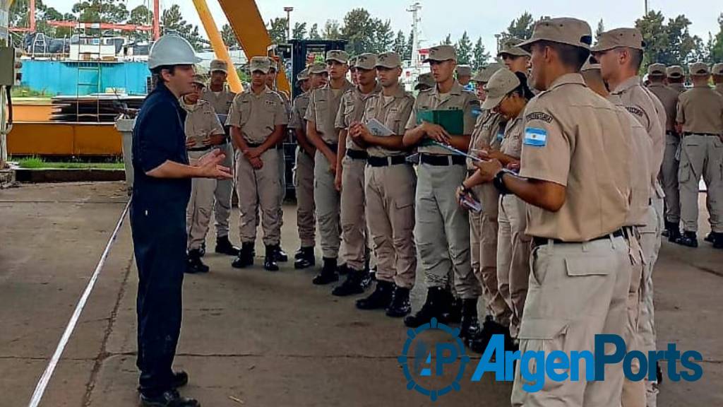 Campana: más de 200 estudiantes de la Prefectura Naval visitaron SPI Astilleros