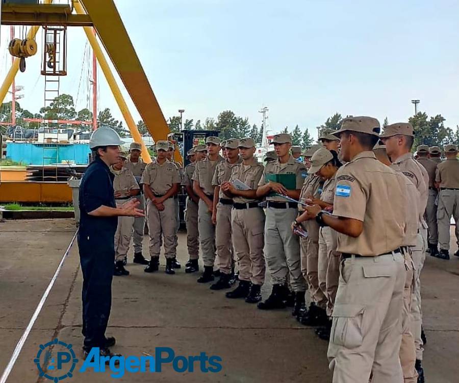 Campana: más de 200 estudiantes de la Prefectura Naval visitaron SPI Astilleros