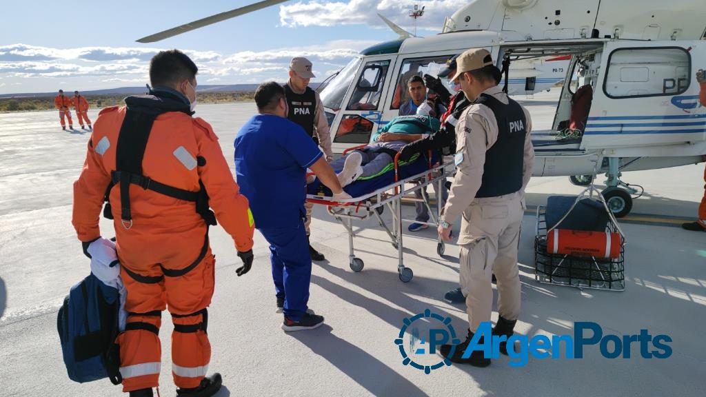 Video: Prefectura aeroevacuó de urgencia a un marinero en alta mar