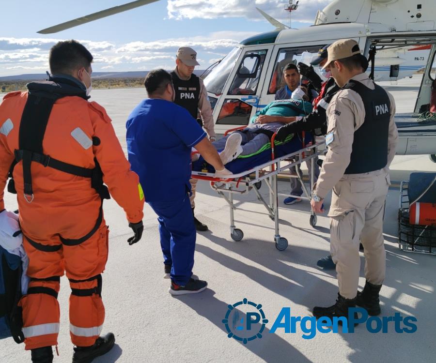 Video: Prefectura aeroevacuó de urgencia a un marinero en alta mar