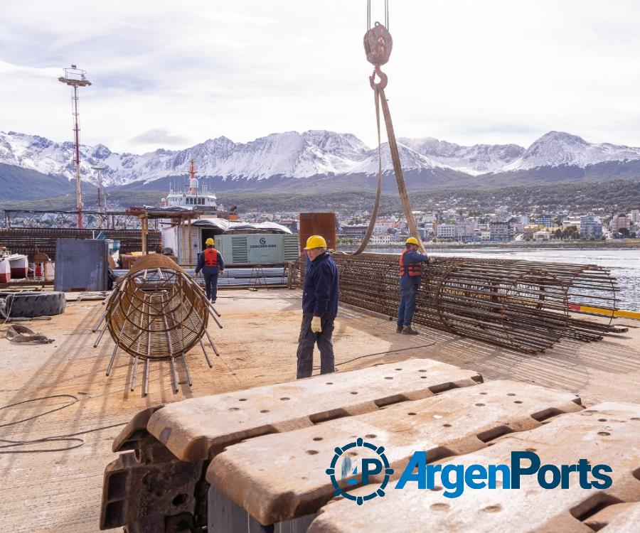 Ushuaia: Melella y Hogan recorrieron las obras del muelle comercial del puerto