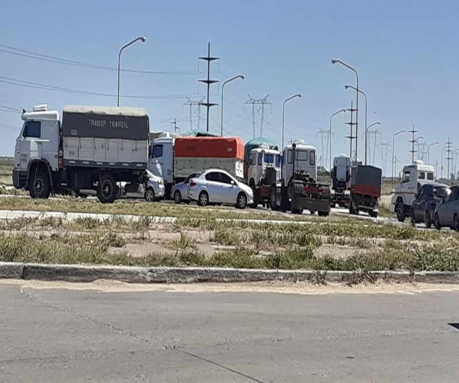 El paro de transportistas empieza a complicar la actividad en varios puertos