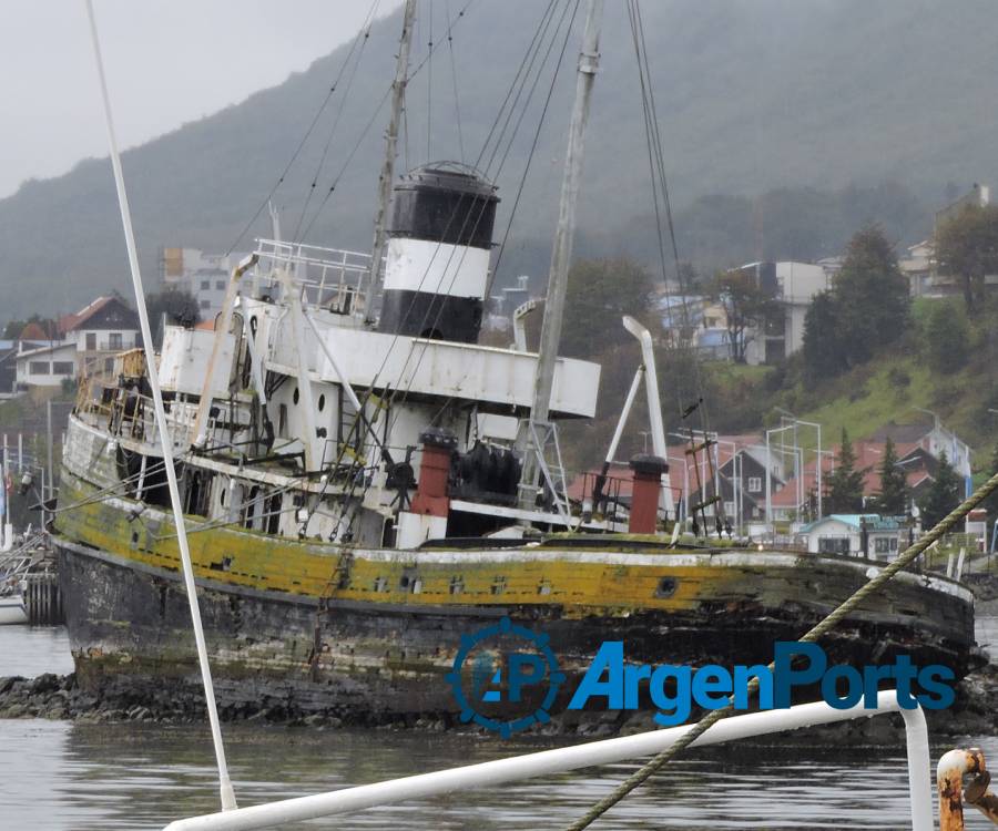 El buque de la Segunda Guerra Mundial que está encallado en Ushuaia