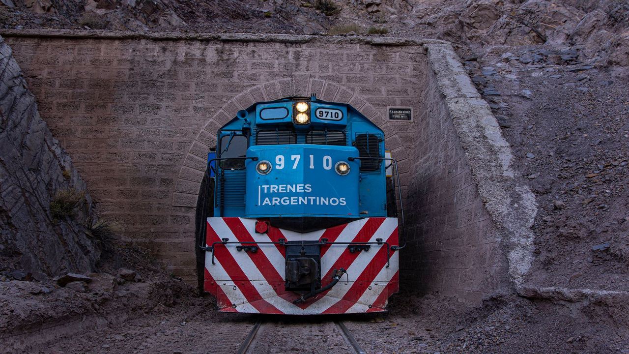 Activan una agenda con Chile para motorizar el ferrocarril Trasandino del Sur