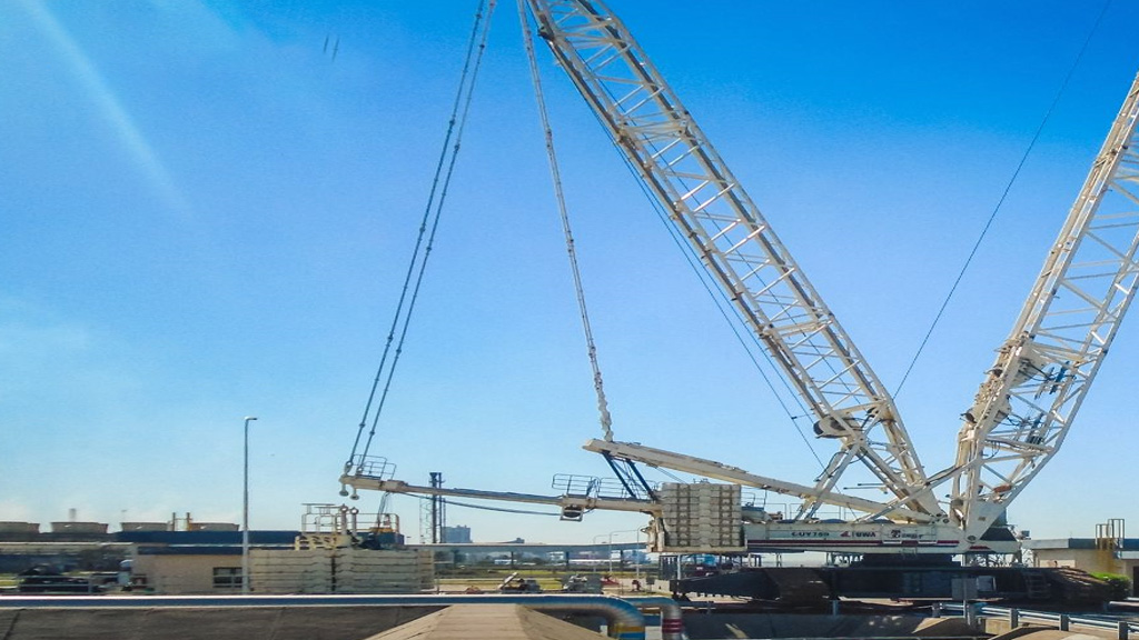 Compañía Mega reemplazó los brazos de carga en su muelle de Bahía Blanca