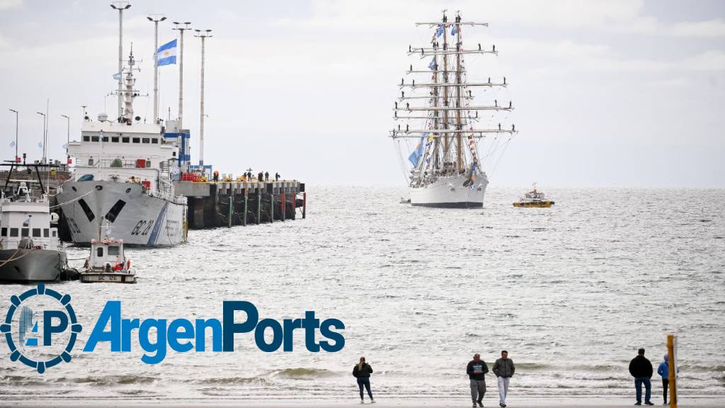 En fotos: tras la histórica visita a Comodoro Rivadavia, la fragata Libertad amarró en Madryn