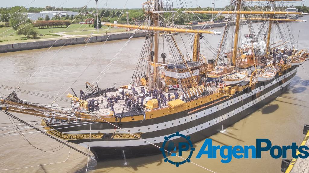 Un emblemático buque italiano llegó al Astillero Río Santiago para trabajos de mantenimiento