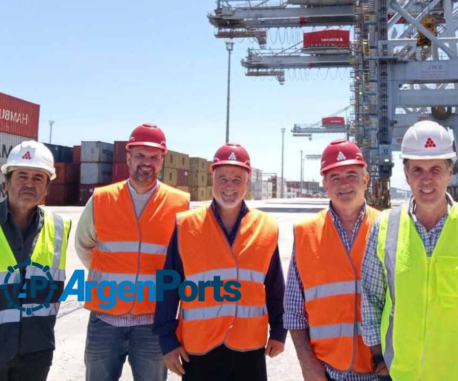 Visita del presidente del Puerto La Plata, José María Lojo, al puerto de Montevideo