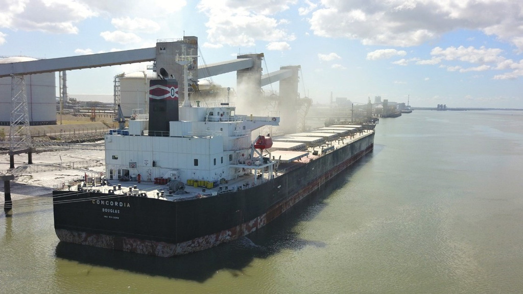 Es incesante actividad en los puertos de Bahía Blanca y Quequén tras el paro