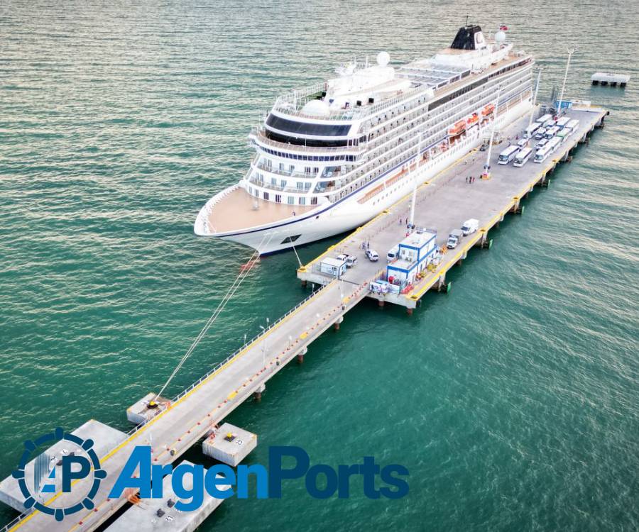 En fotos: antes de partir hacia Malvinas, el Viking Jupiter amarró en Puerto Madryn