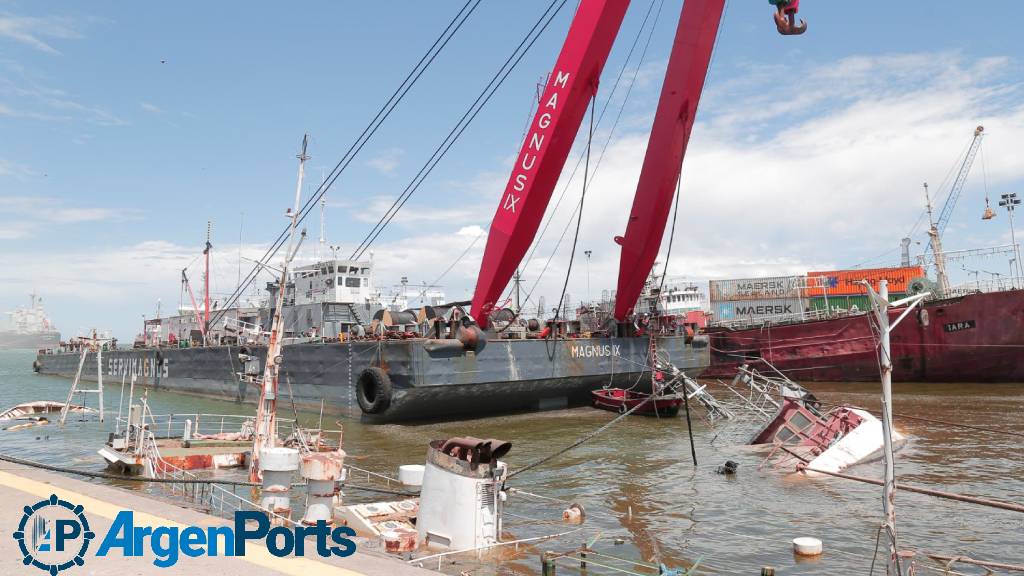 Avanzan los trabajos de extracción de buques inactivos en el puerto de Bahía Blanca