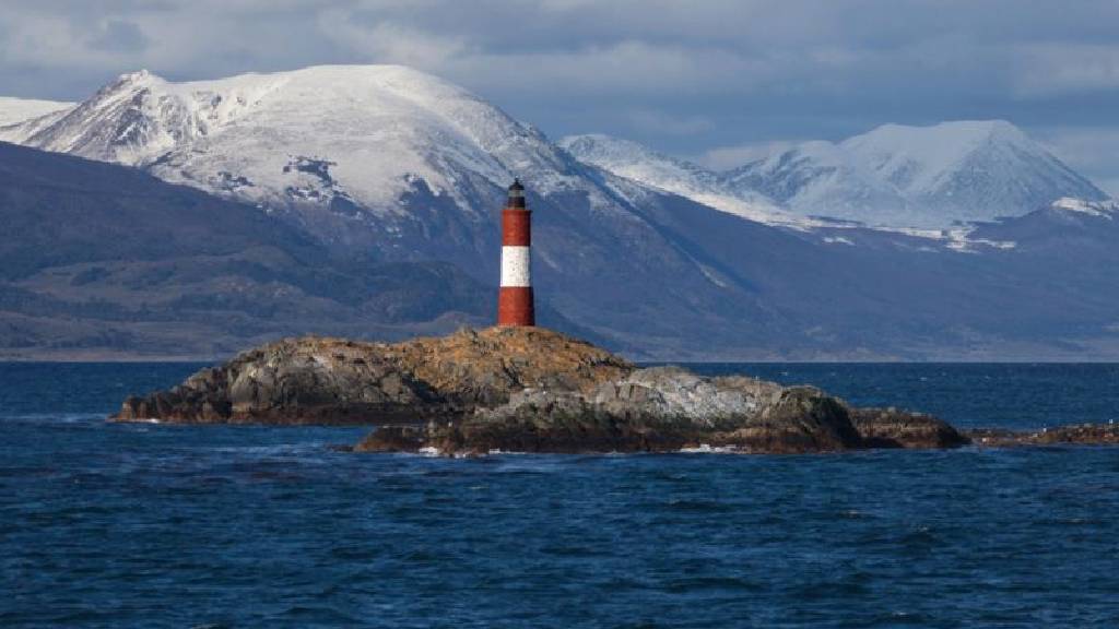 Les Eclaireurs, el "falso" faro del Fin del Mundo cumple 105 años entre las olas del Canal Beagle