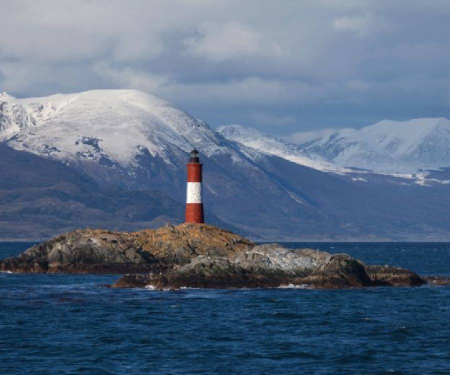 Les Eclaireurs, el "falso" faro del Fin del Mundo cumple 105 años entre las olas del Canal Beagle