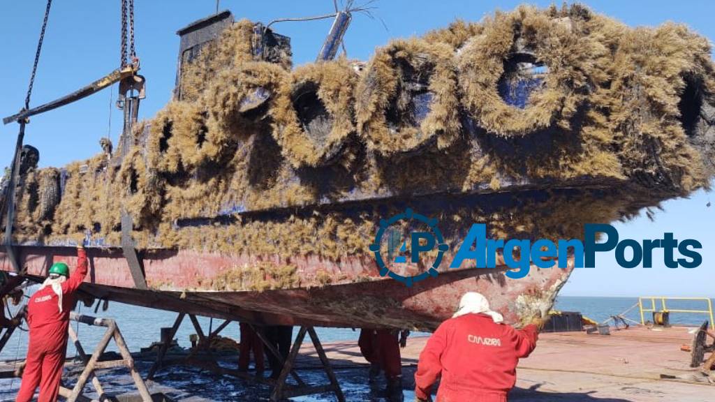 Recuperaron una embarcación que se había hundido el año pasado en Rosales