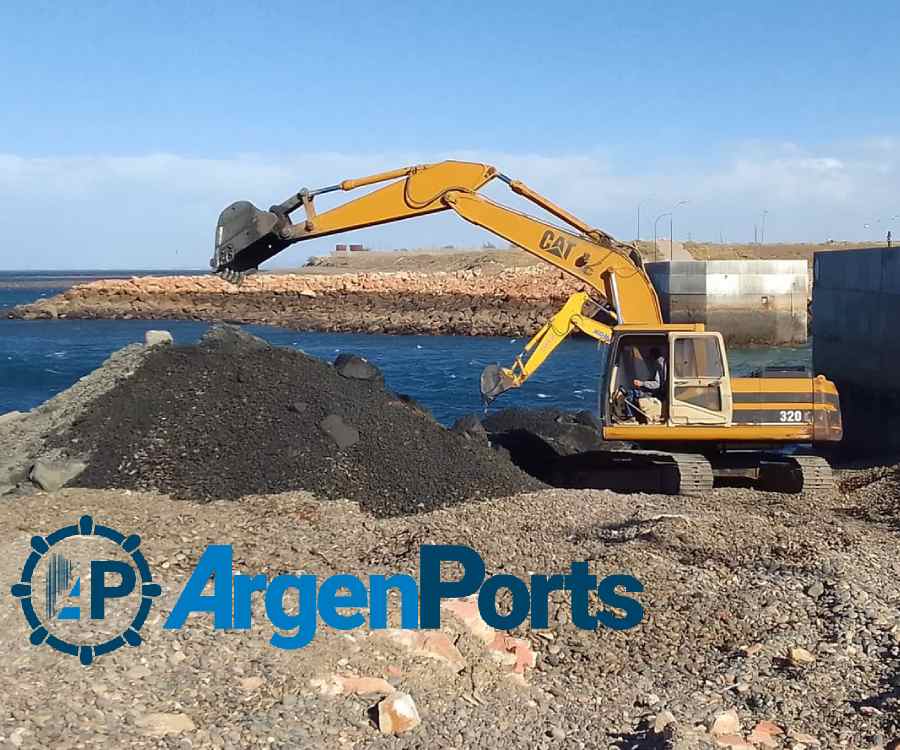 Tareas de mantenimiento en el puerto de Caleta Paula para mejorar el ingreso de buques