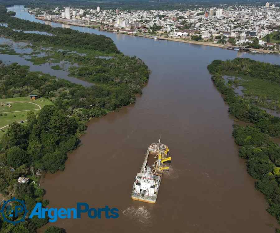 Dragado de mantenimiento en el canal de acceso al puerto de Concepción del Uruguay