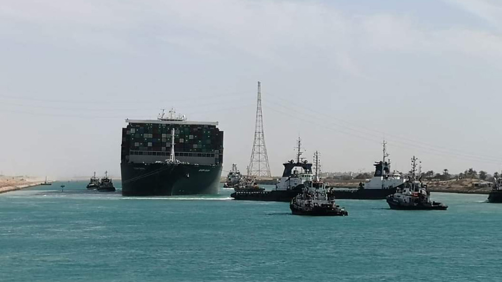 Video: liberaron al gigantesco Ever Given y el Canal de Suez recuperará su actividad