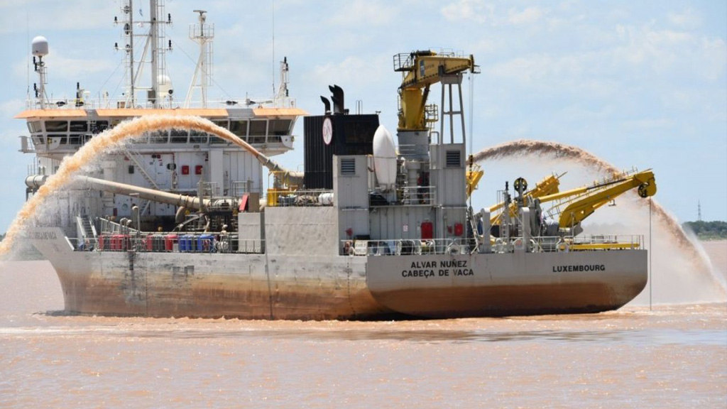 Alberto Fernández descartó que el Estado se vaya a hacer cargo del dragado de la Hidrovía