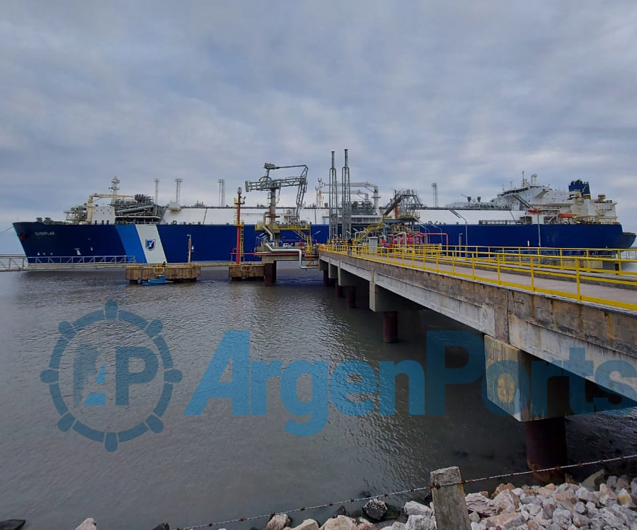 Ya amarró en el puerto de Bahía Blanca el regasificador Exemplar