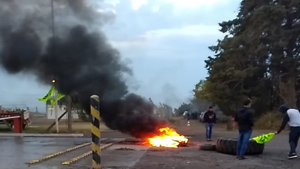 Huelgas y piquetes vuelven a castigar a los puertos del complejo agroexportador